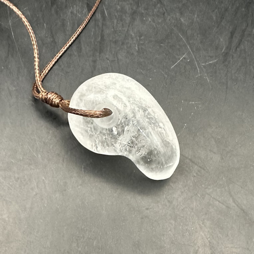 【霊石】宮崎ニニギ水晶　特大勾玉　精麻ネックレス☆証明書付 霊石】宮崎ニニギ水晶 特大勾玉 精麻ネックレス☆証明書付