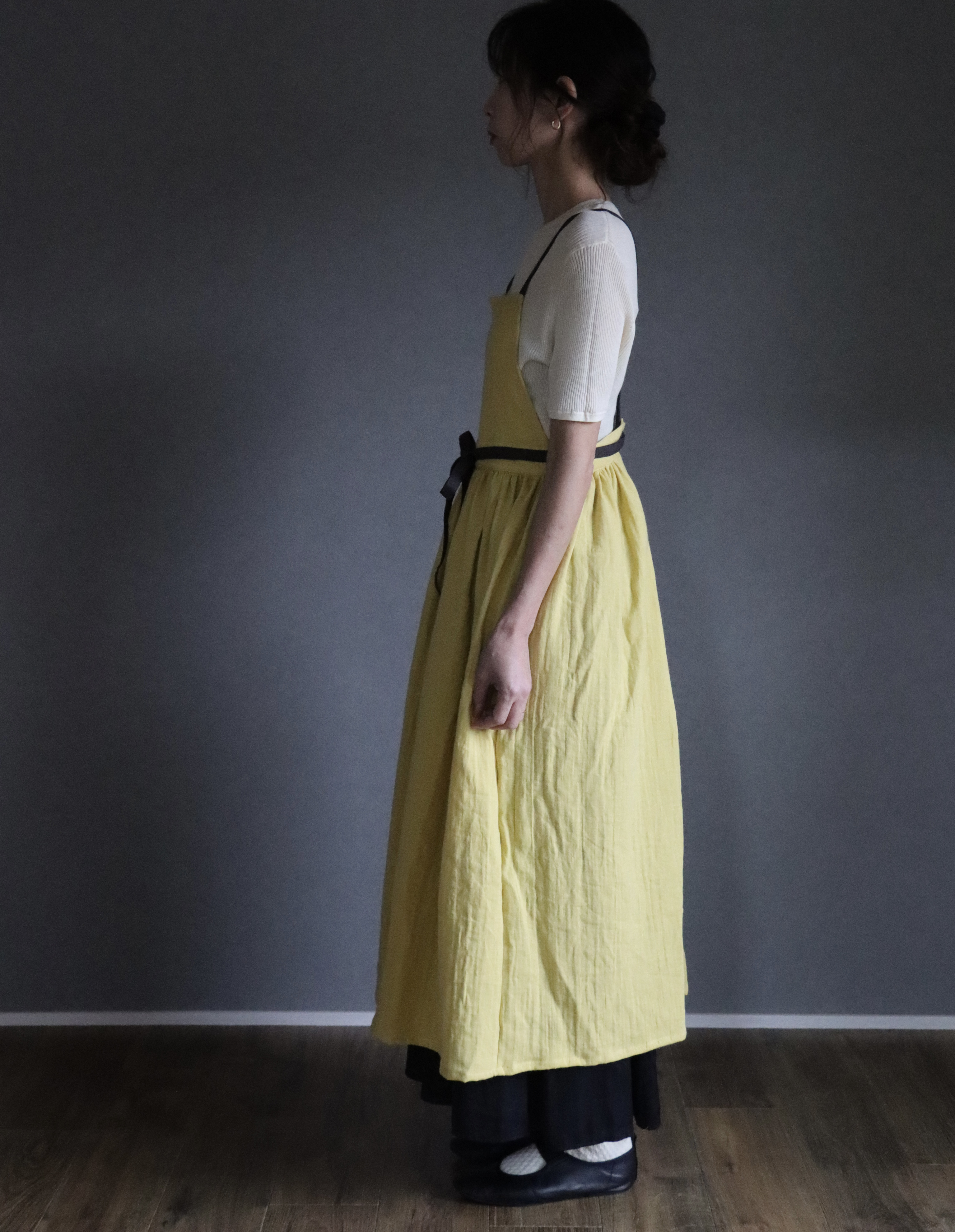 ふっくら厚さ2倍のとろみダブルガーゼとコットンリネンのリボンのギャザーたっぷりバイカラーエプロン／カナリーイエロー