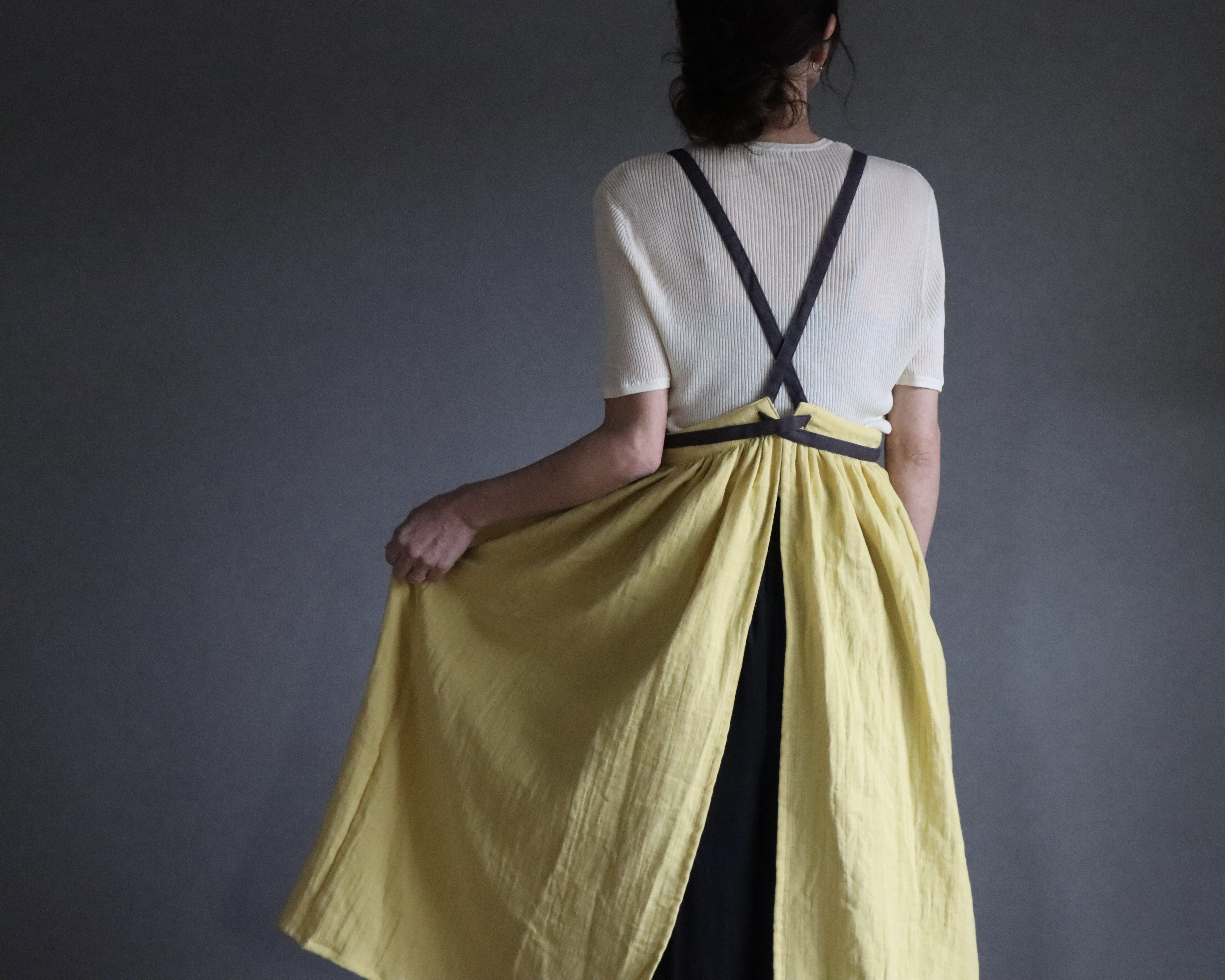 ふっくら厚さ2倍のとろみダブルガーゼとコットンリネンのリボンのギャザーたっぷりバイカラーエプロン／カナリーイエロー