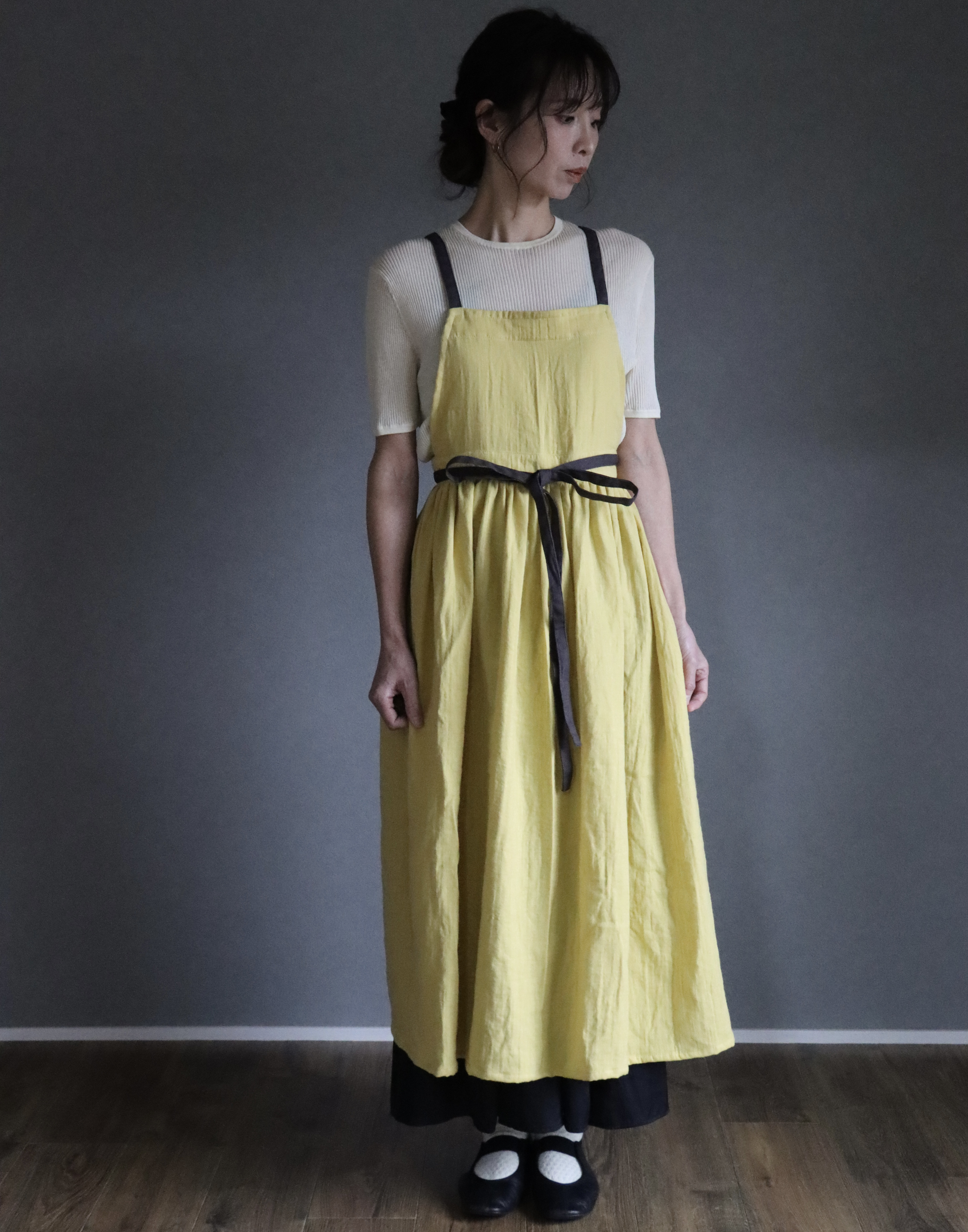 ふっくら厚さ2倍のとろみダブルガーゼとコットンリネンのリボンのギャザーたっぷりバイカラーエプロン／カナリーイエロー