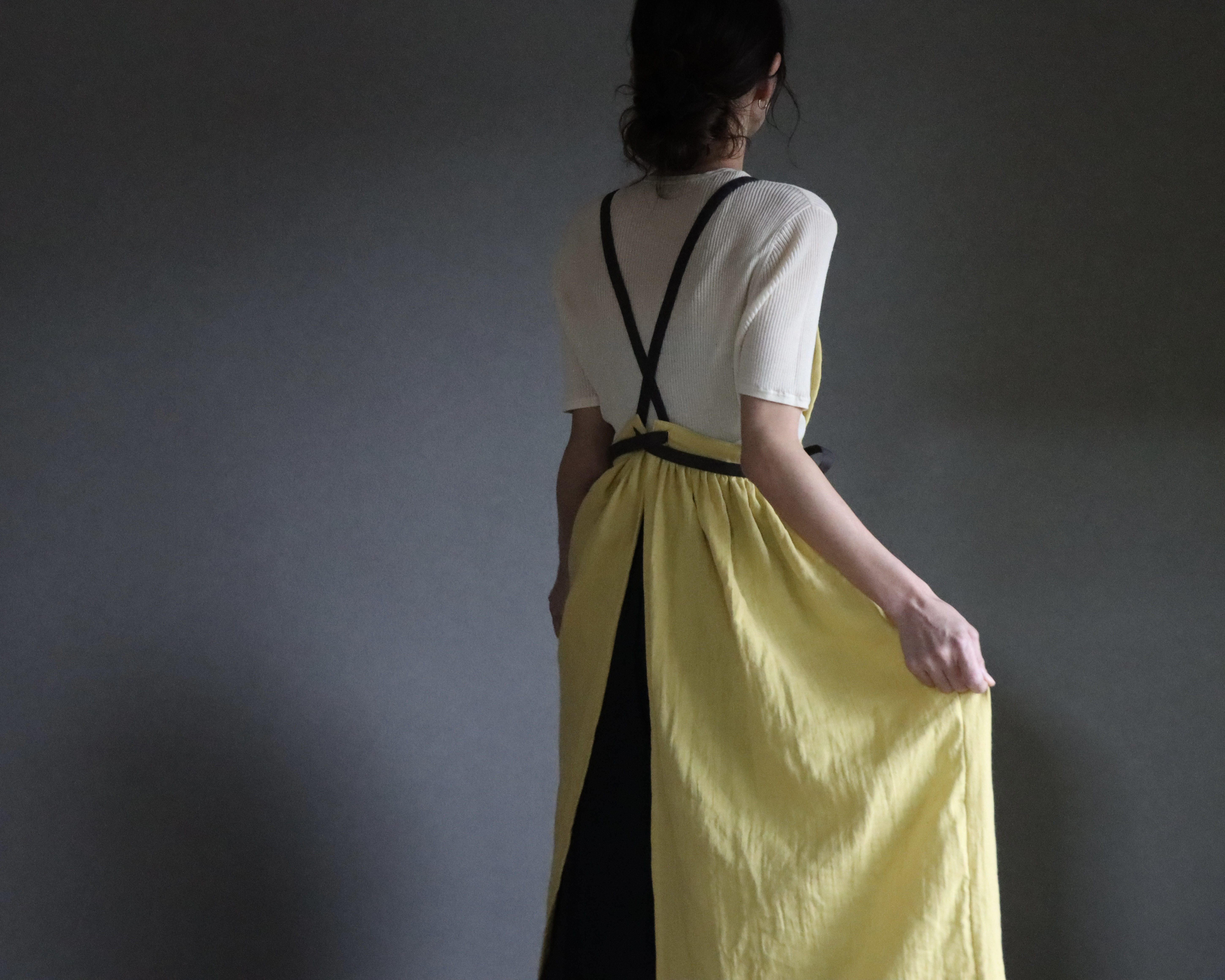 ふっくら厚さ2倍のとろみダブルガーゼとコットンリネンのリボンのギャザーたっぷりバイカラーエプロン／カナリーイエロー