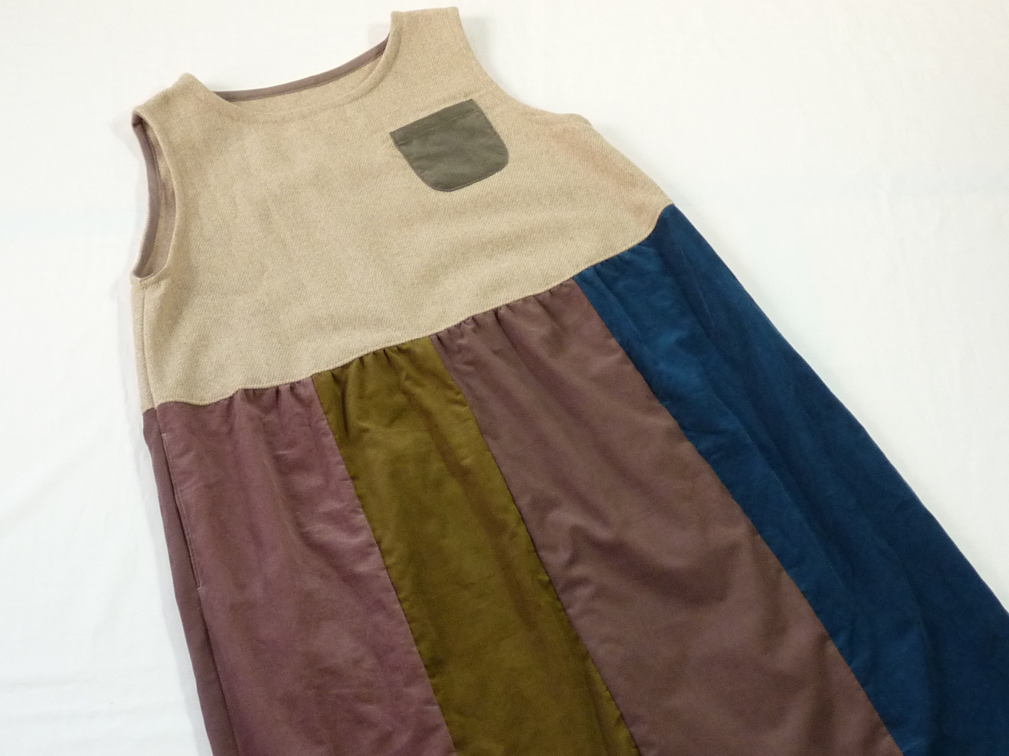 お気に入り布のパッチワークジャンパースカート