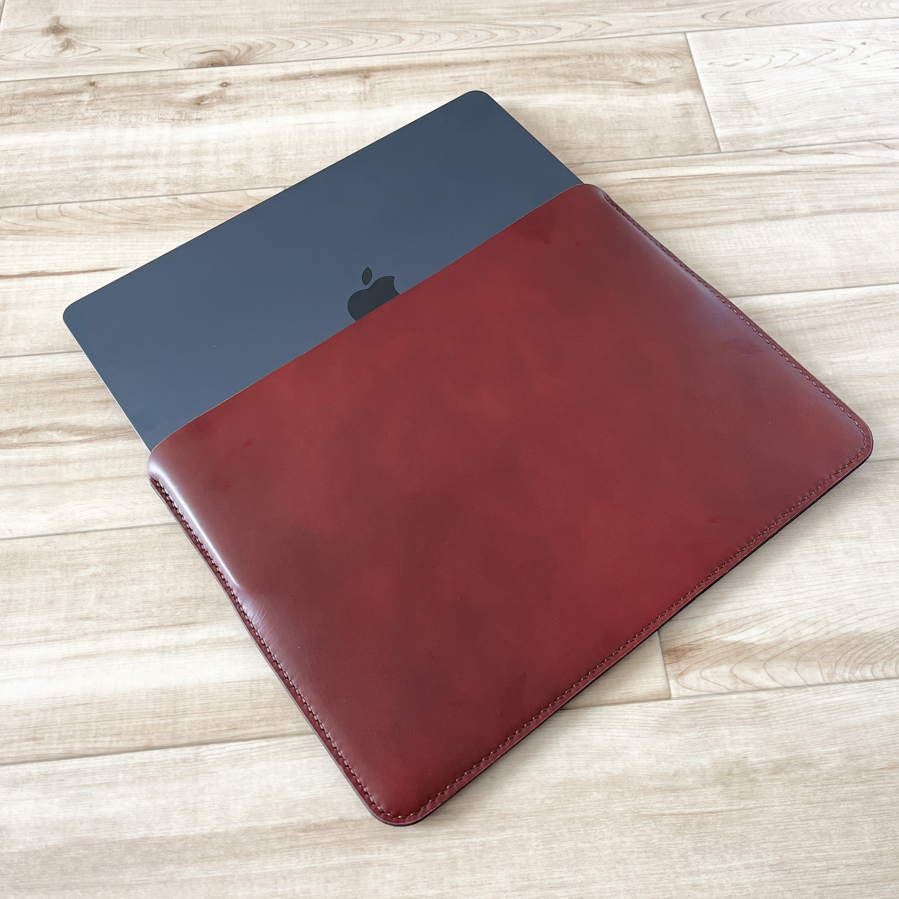 【手縫い】姫路レザー MacBook Air/Pro ケース 13インチ（ワインレッド）
