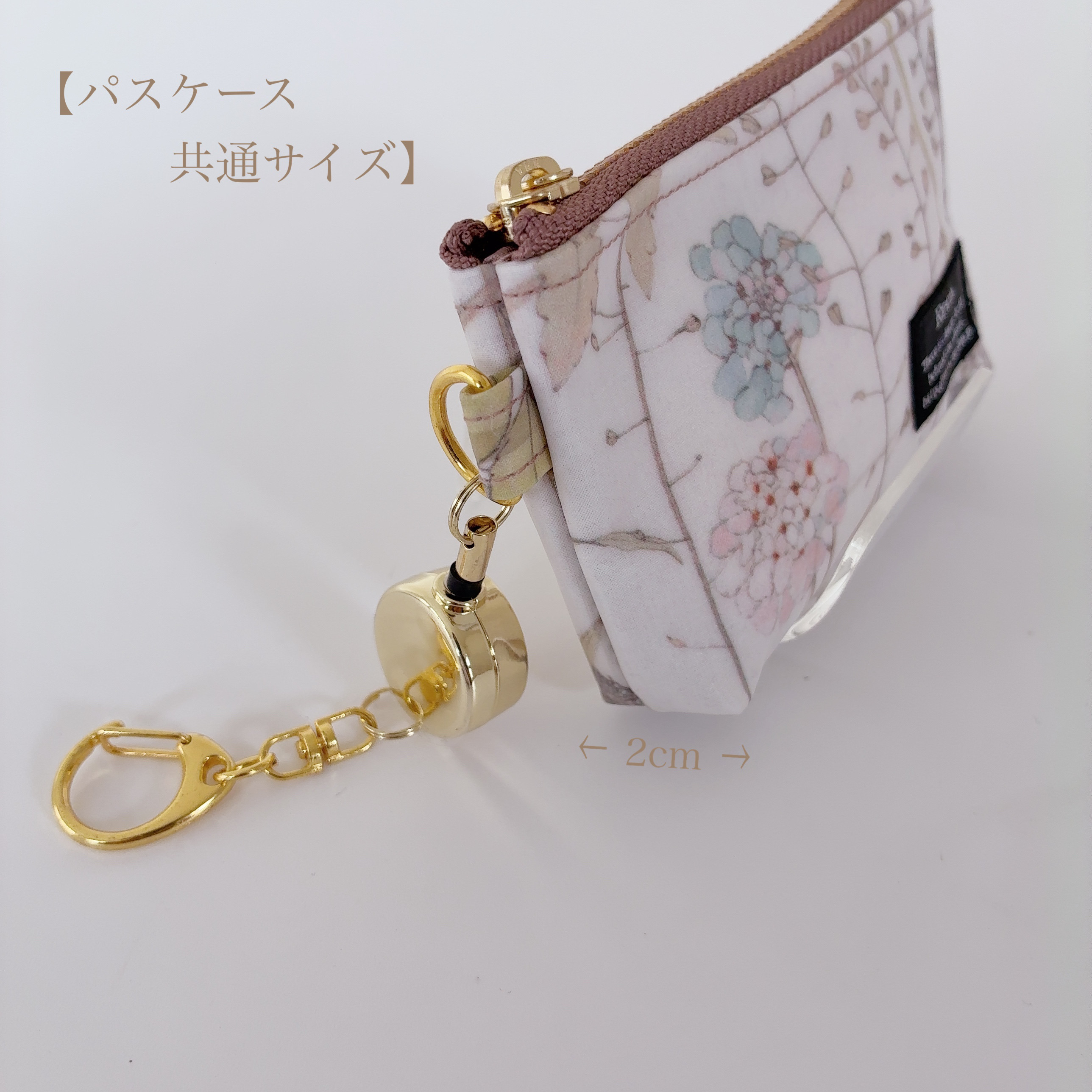 【リバティ・ラミネート】パスケース（ポケットあり）ナインエルムス　レッド