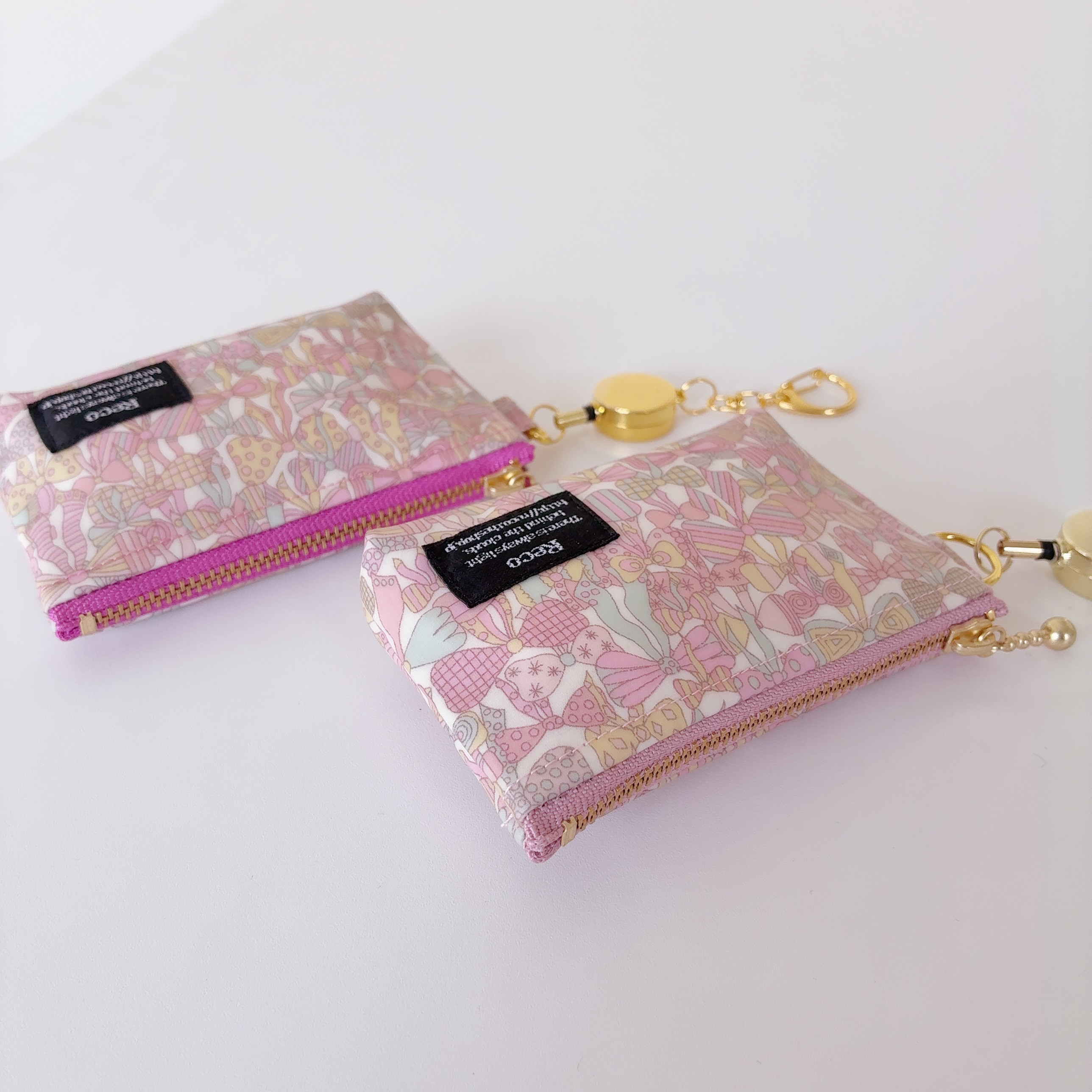 【リバティ・ラミネート】パスケース（ポケットあり）ジェニーズリボン