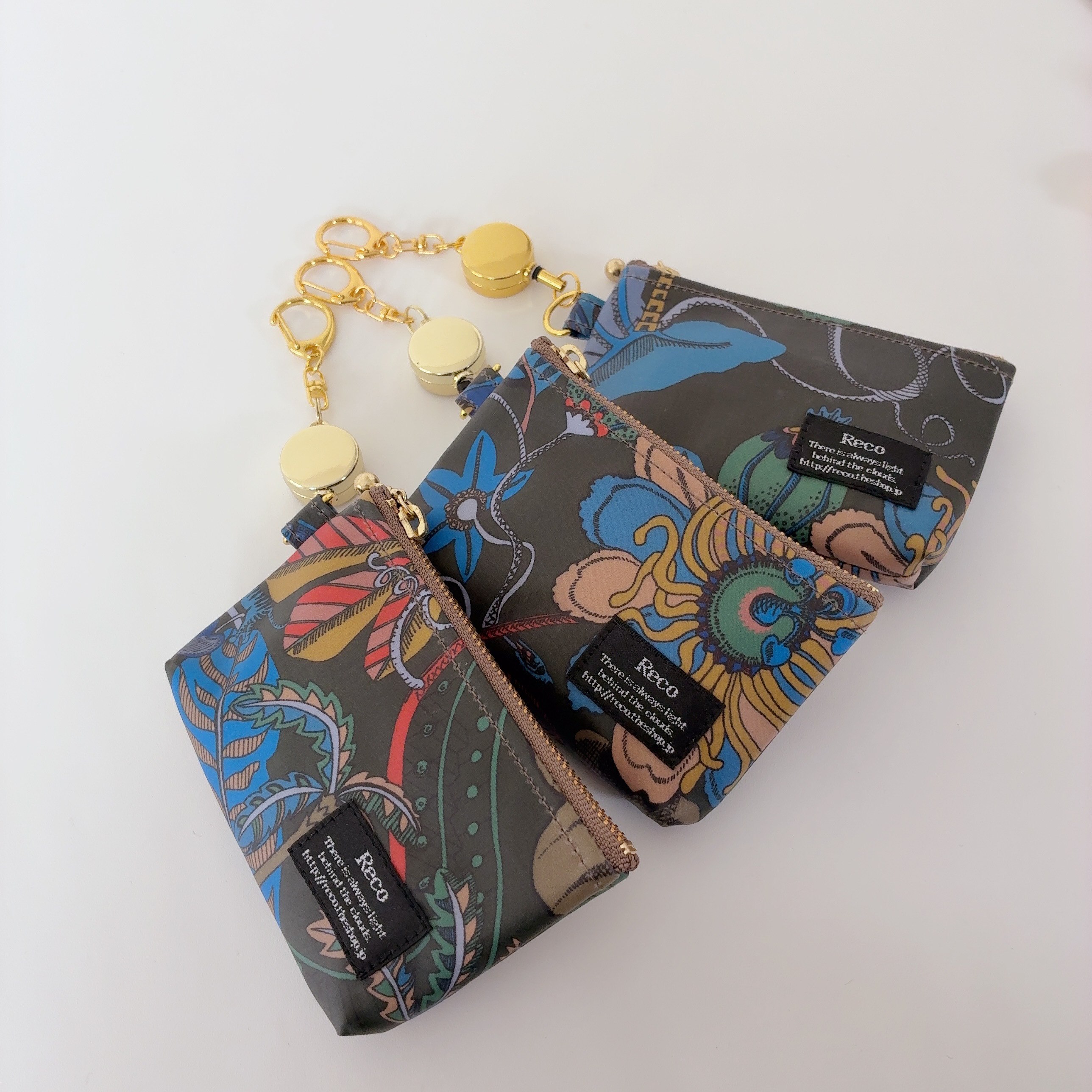 【リバティ・ラミネート】パスケース（ポケットあり）ファンタジーランド　カーキ