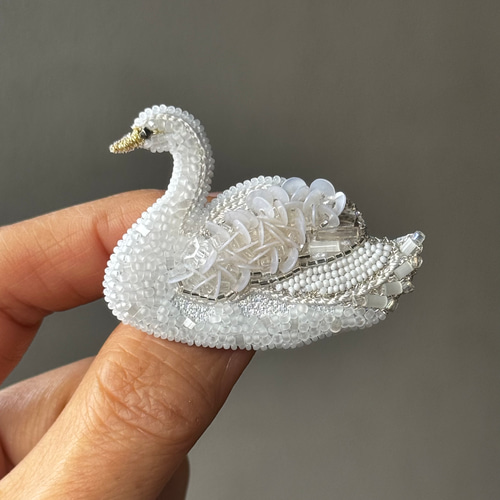 白鳥ブローチ オートクチュールビーズ刺繍 ブローチ So do I