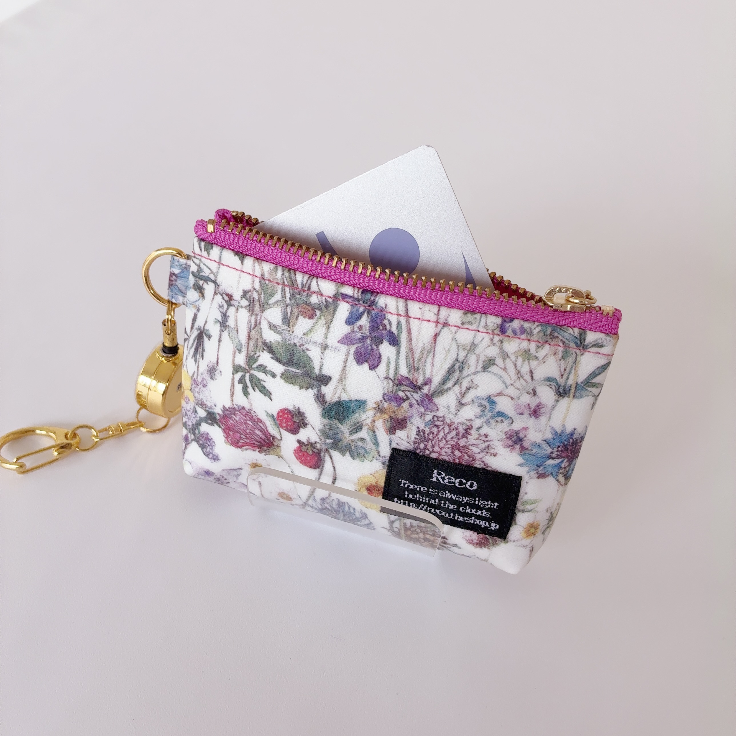 【リバティ・ラミネート】パスケース（ポケットなし）ワイルドフラワーズ　ホワイト