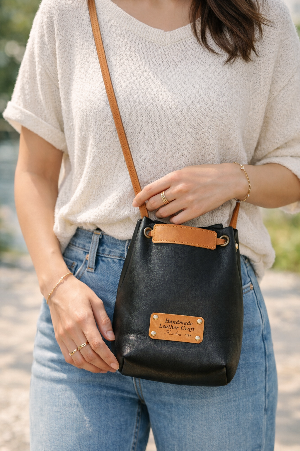 ❤本革素材 一点物 バイカラー ヌメ革 お手軽ポシェット ブラック スマホケース お洒落 お出かけ 旅行 お散歩