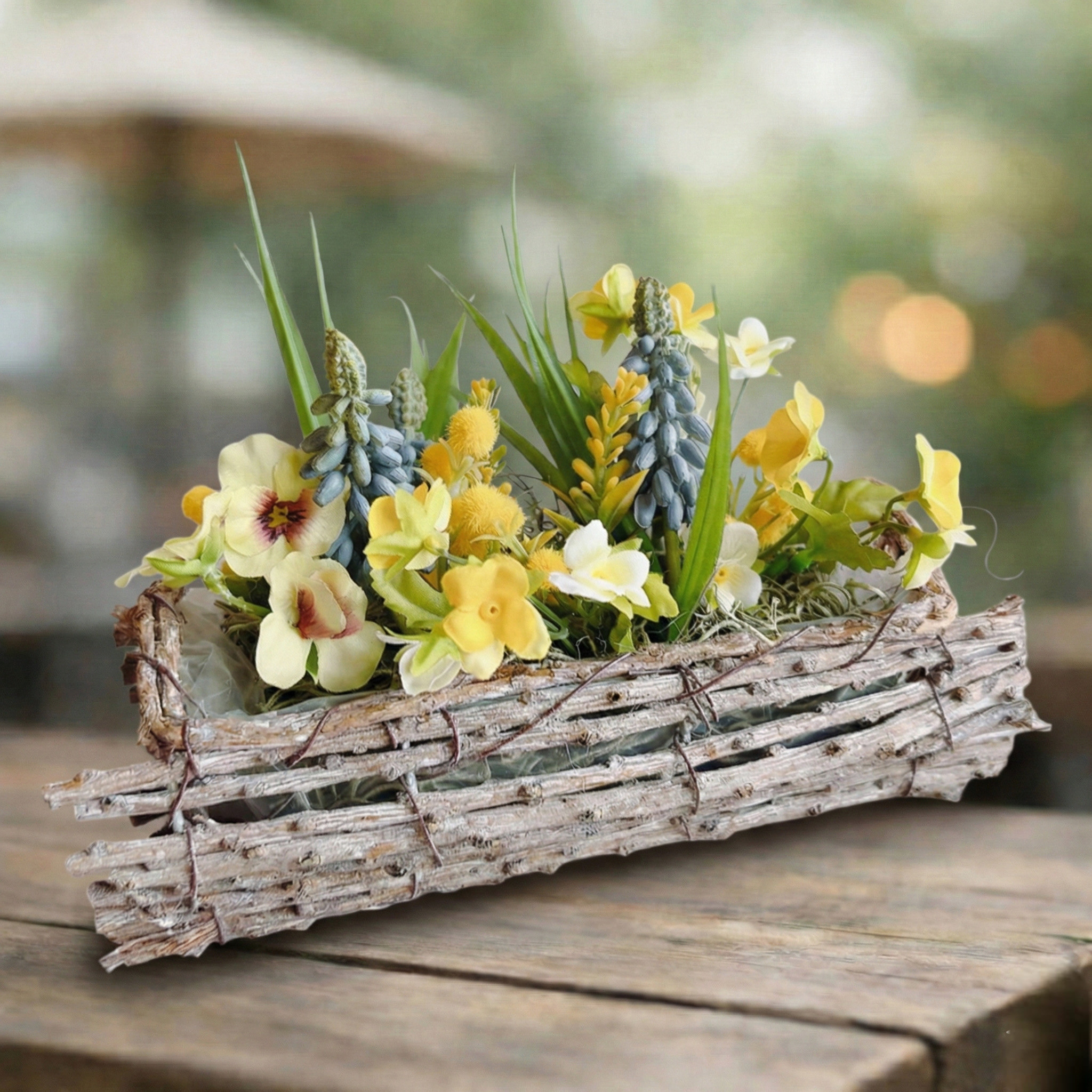 【季節の花】ムスカリとビオラのナチュラルフラワーアレンジ　Spring 母の日