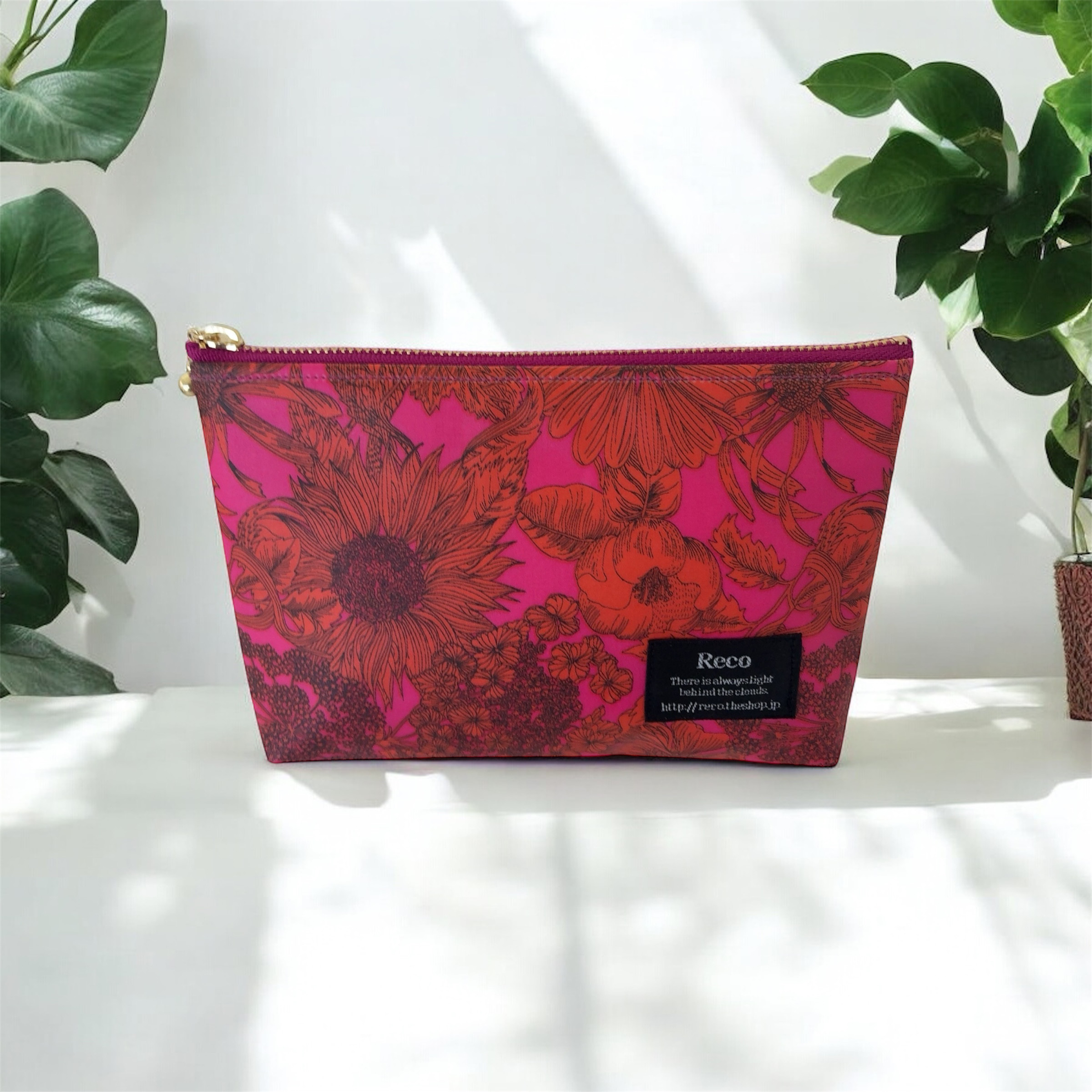 【リバティ・ラミネート】化粧ポーチMサイズ　スウィムダンクレア　レッド