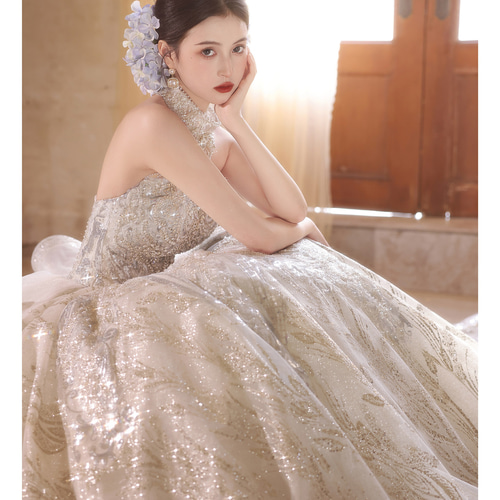 豪華 白 ふわふわ きらきら ウェディングドレス 綺麗 結婚式 花嫁