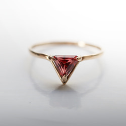 （獨一無二的10K黃金）三角形石榴石戒指（6毫米，12號） 第2張的照片