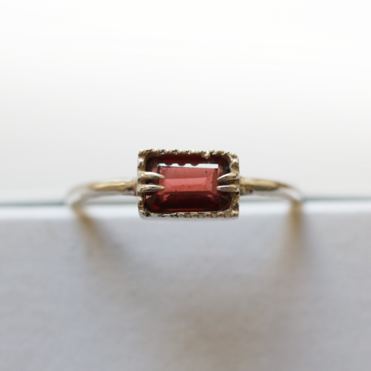 （Silver925）宝石質レクタングル・ガーネットのシルバーリング（6*4mm）