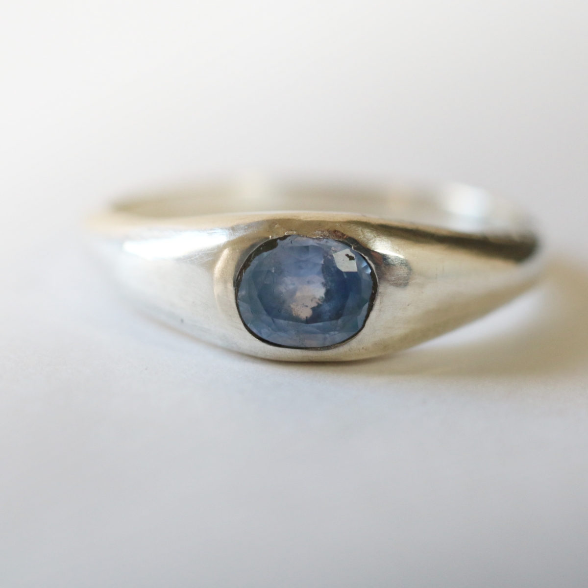 （一点もの・Silver925）ブルーサファイアのリング（5*4mm・8.5号）
