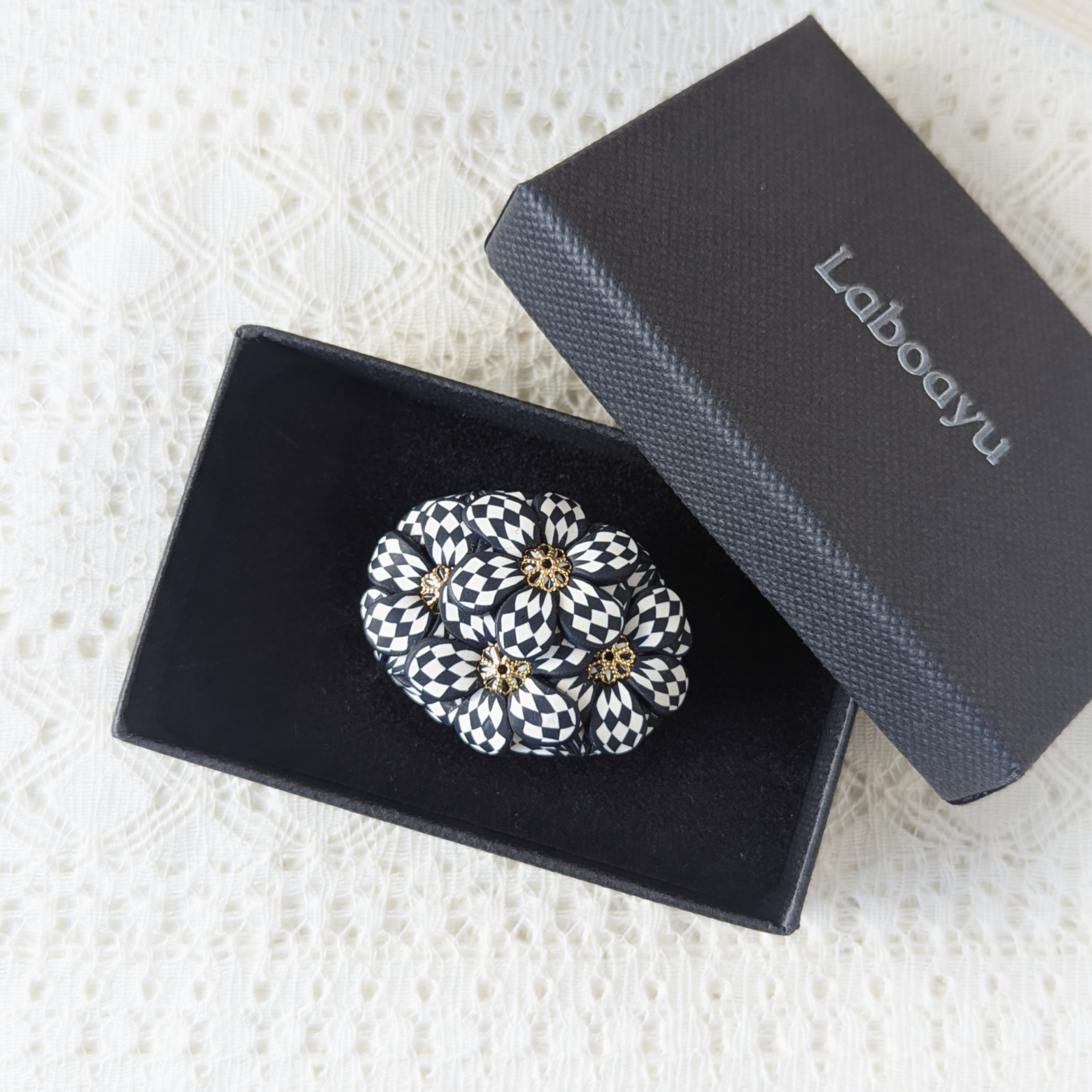 帯留め〈Bouquet・monotoneカメリア・盛り〉