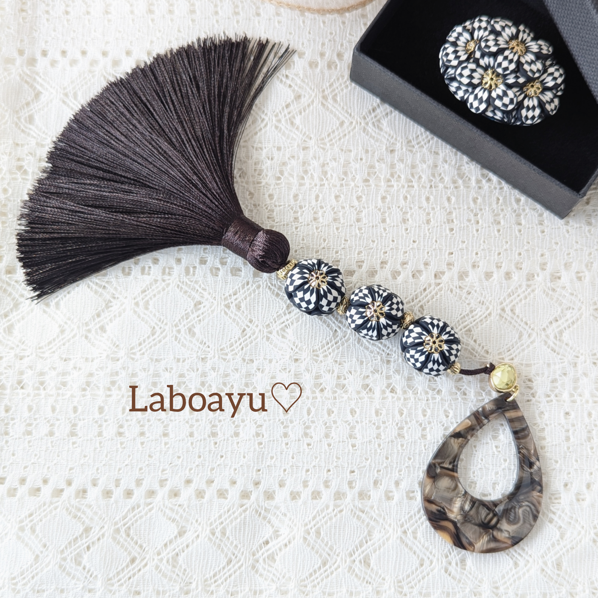 アレンジ帯飾り〈Bouquet・monotoneカメリア・盛り〉3玉タイプ