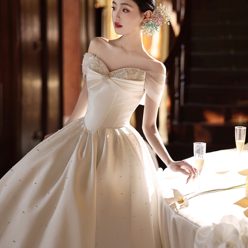 豪華 白 サテン オフショルダー パール ウェディングドレス 綺麗 結婚