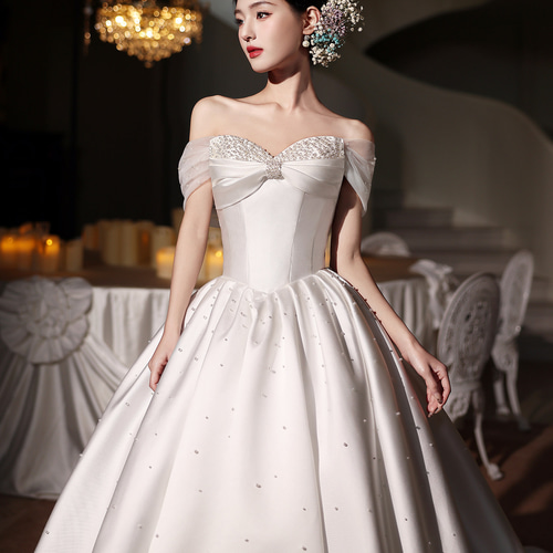 豪華 白 サテン オフショルダー パール ウェディングドレス 綺麗 結婚 