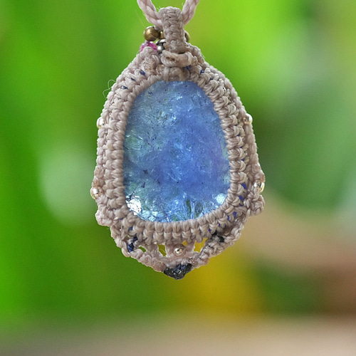 33ct.バイオタンザナイト☆ 虹の煌めき☆高品質 マクラメネックレス