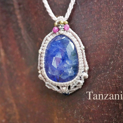 33ct.バイオタンザナイト☆ 虹の煌めき☆高品質 マクラメネックレス