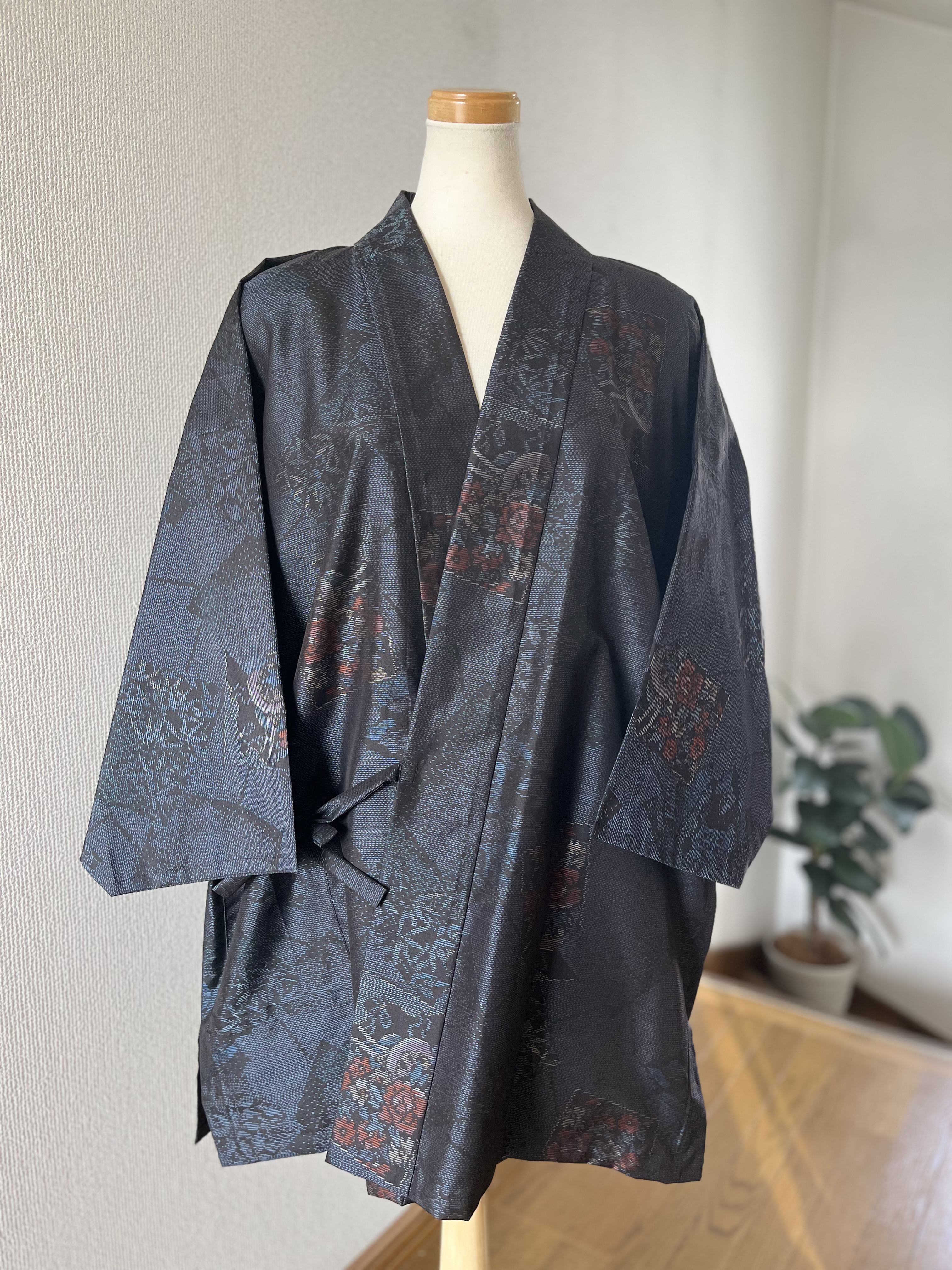 本場大島紬 着物リメイク 作務衣　笹葉古典華車輪模様　和のお洒落上衣　現品限り