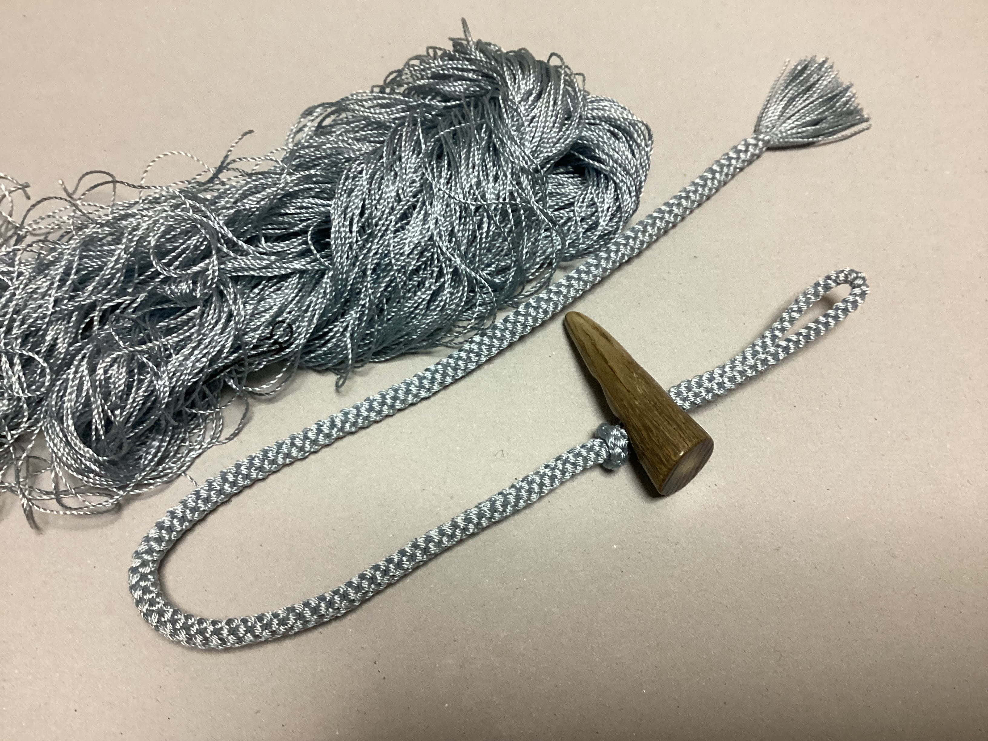 根付けの紐　30cm 5mmの穴用　No.25/100  瓶覗き色　手組み