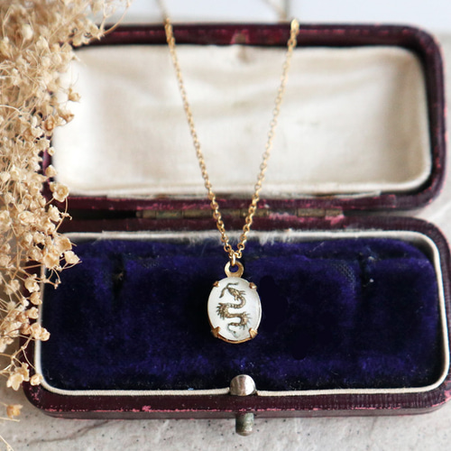 西ドイツヴィンテージ！ドラゴンネックレス(アイボリーカラー) 龍 金