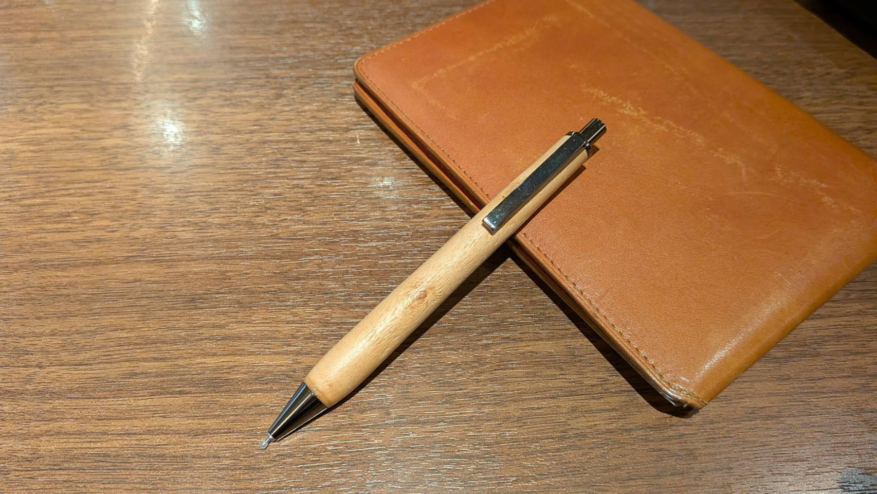 国産榊使用の木軸ボールペン(自家製蜜蝋ワックス仕上げ)【O2-2603】