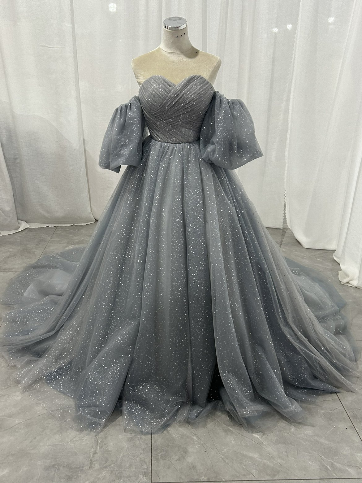 カラードレス ライトブルー ベアトップ パフスリーブ キラキラチュール 編み上げ 披露宴