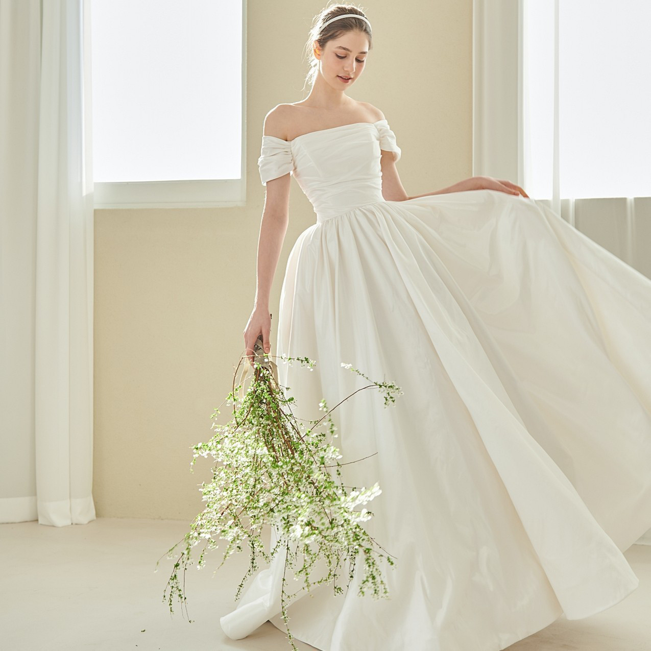 高級感 白 サテン オフショルダー ウェディングドレス シンプル 韓国風 花嫁 パーティー 披露宴 前撮り HL1194