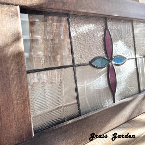 ステンドグラスパネル 昭和レトロガラスのクロス柄パネル(ピンク