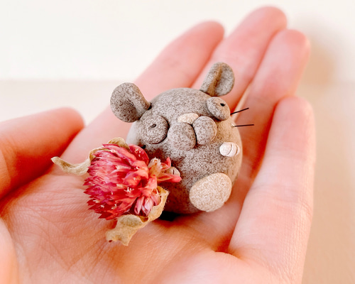 アート　ネズミ　ドライフラワー　置物　インテリア　工芸品　美術品　A1383 陶土動物雑貨 インテリア雑貨 チンチラ ドライフラワー ミニチュア