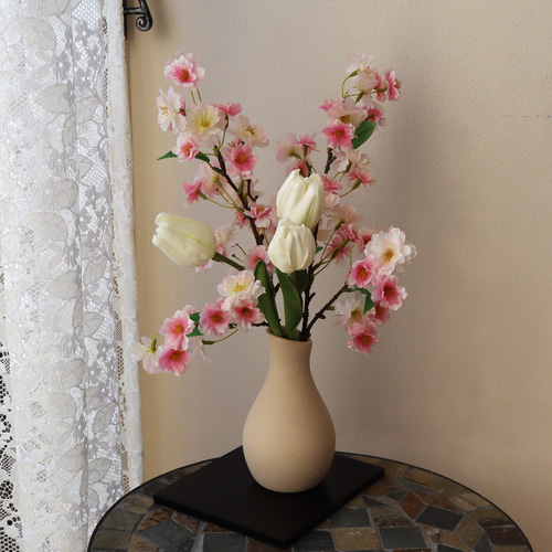 ずっときれい！花台＆花瓶＆さりげなくお上品な桜とチューリップの