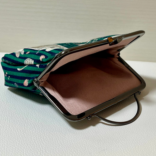 がま口ポーチ**必需品携帯ポーチ＊yukiemon＊いちごジャム作り