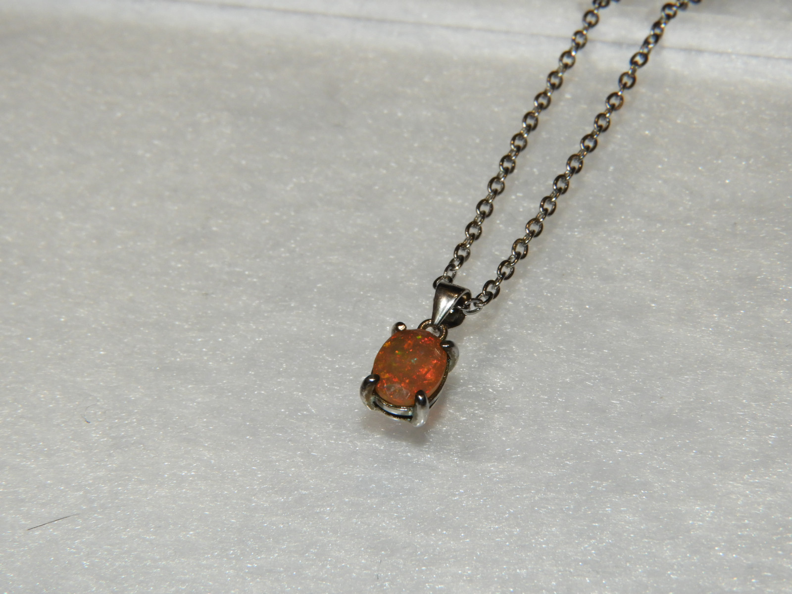 遊色効果抜群！可愛いサイズ！天然オパールペンダントネックレス！メイドインジャパン！一点物　　天然石２１