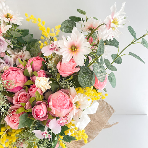 春を束ねた飾る花束ブーケ｜ミモザ・クリスマスローズ・薔薇 光触媒