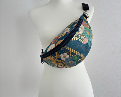 帯リメイク 辻ヶ花を　クロスボディバッグ／スリングバッグ 帯リメイク 辻ヶ花を クロスボディバッグ／スリングバッグ｜ゴールド