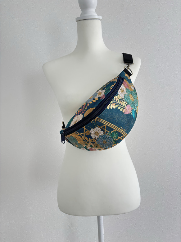 帯リメイク 辻ヶ花を　クロスボディバッグ／スリングバッグ 帯リメイク 辻ヶ花を クロスボディバッグ／スリングバッグ｜ゴールド