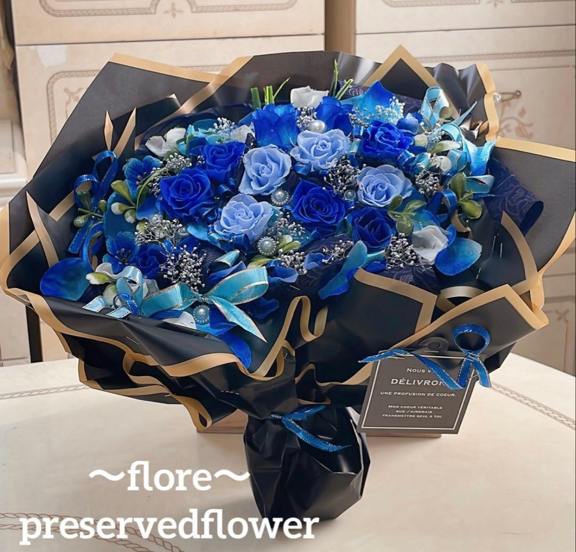 【送料無料、ラッピング込み】✨特大✨ボリュームのある花束✨水色＆青バラプリザ＆アーティフィシャルアレンジメ✨