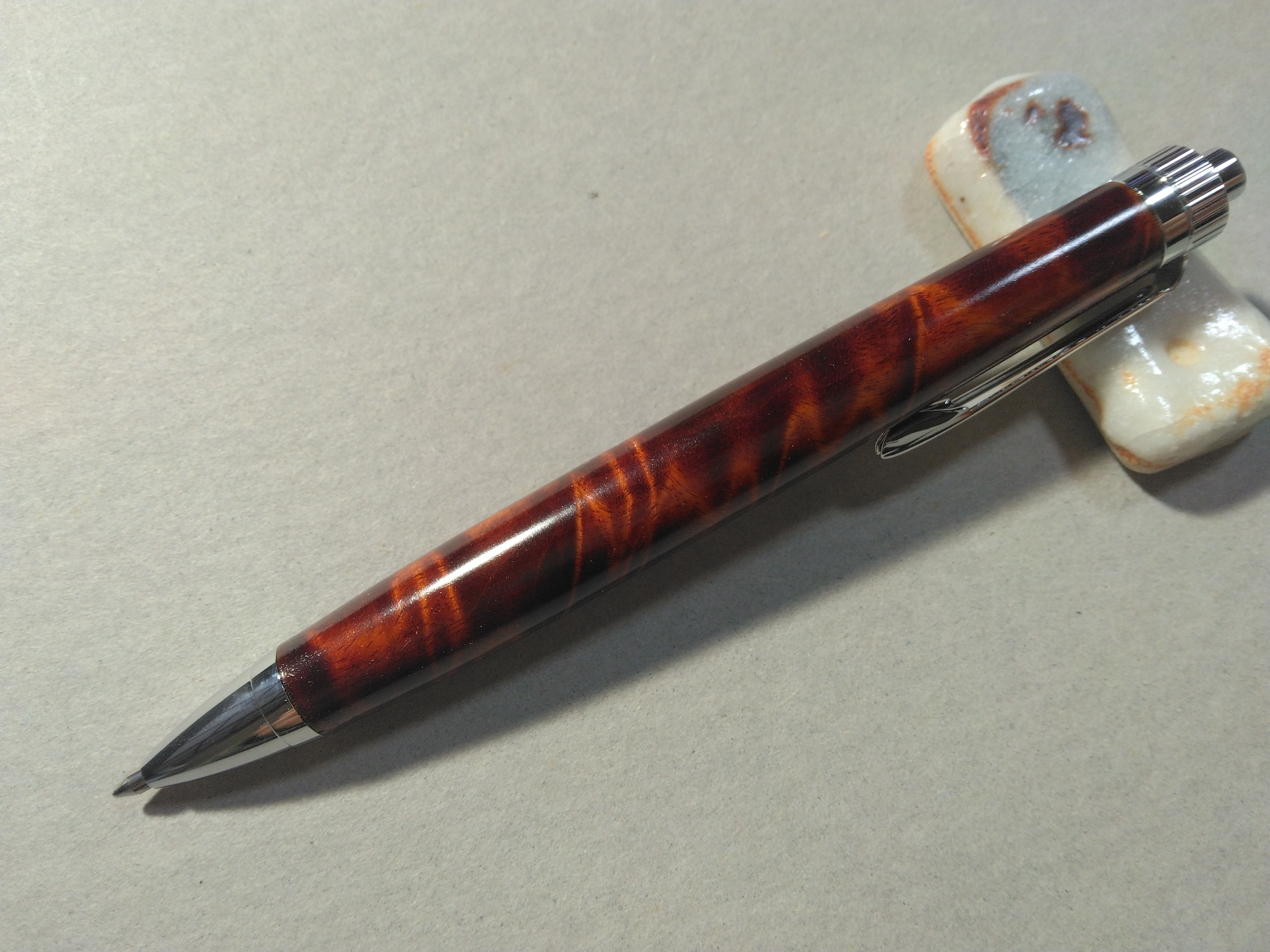 銘木　栃　縮杢　摺り漆　木軸ボールペン  入学・卒業祝いに