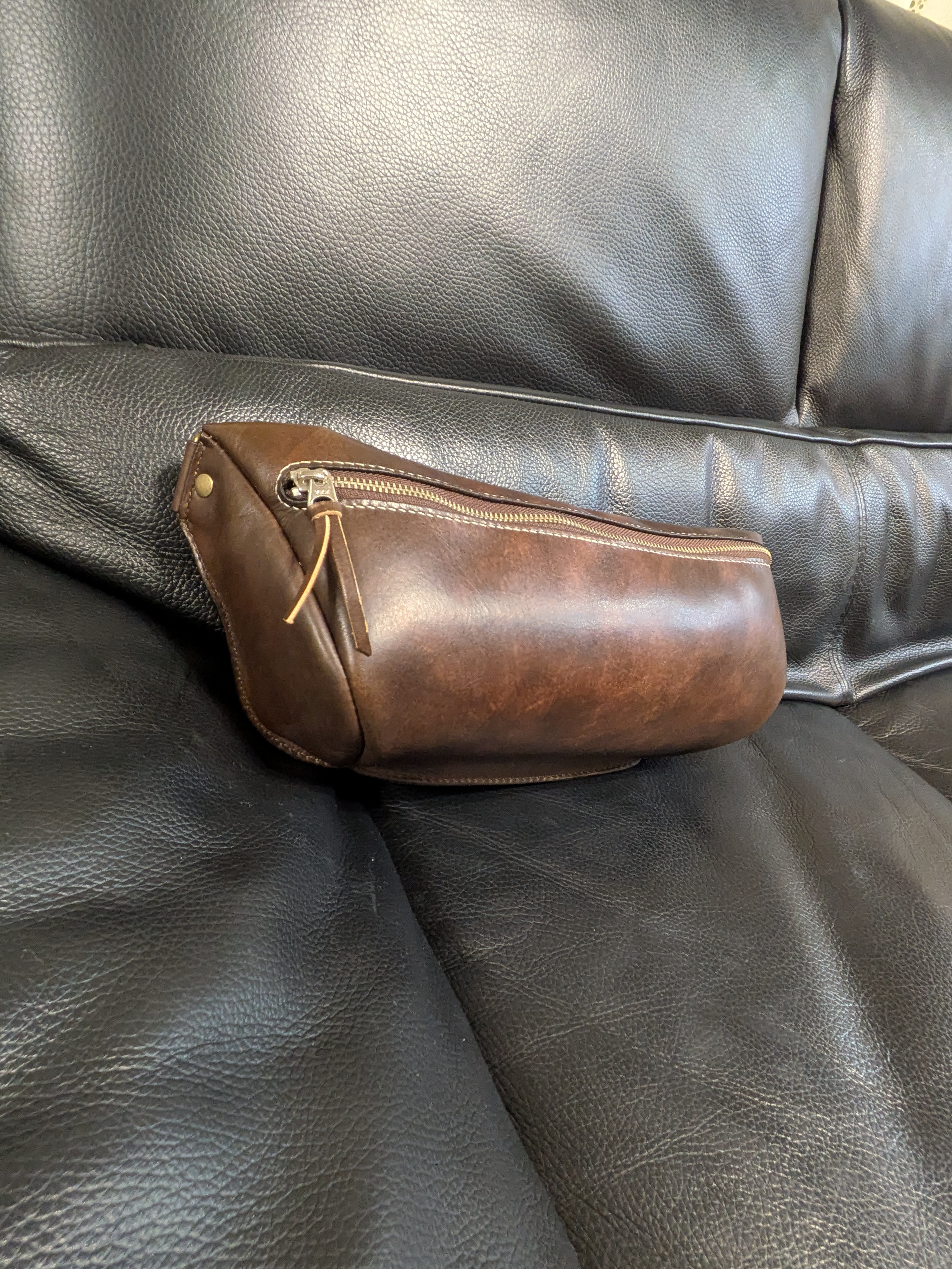 【手染め一点物】姫路レザー ボディバッグ本体 ／ コードバンカラー（Caws）