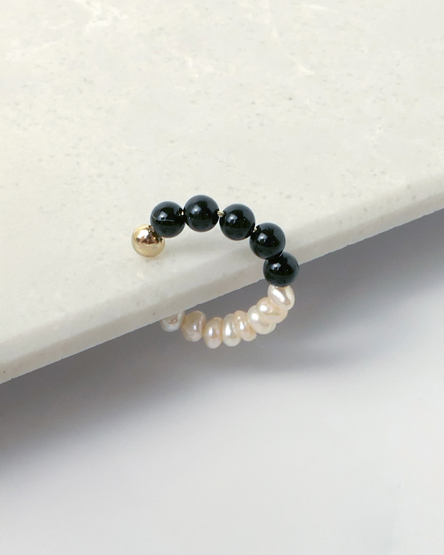 EAR CUFF | ソフトイヤーカフ パール＆オニキス