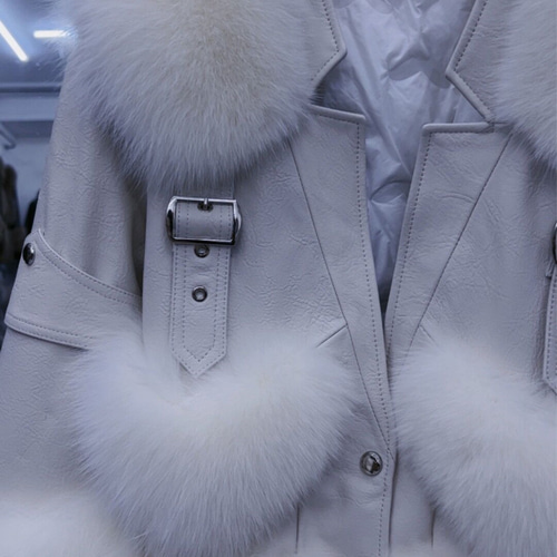 新品★最高級↑フォックス &羊革 &ダウンコートライダースジャケット毛皮ファー 新品☆最高級↑フォックス &羊革 &ダウンコートライダースジャケット