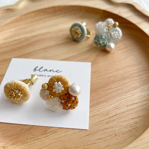 blanc 刺繍 Camel ピアス/イヤリング イヤリング・ノンホールピアス