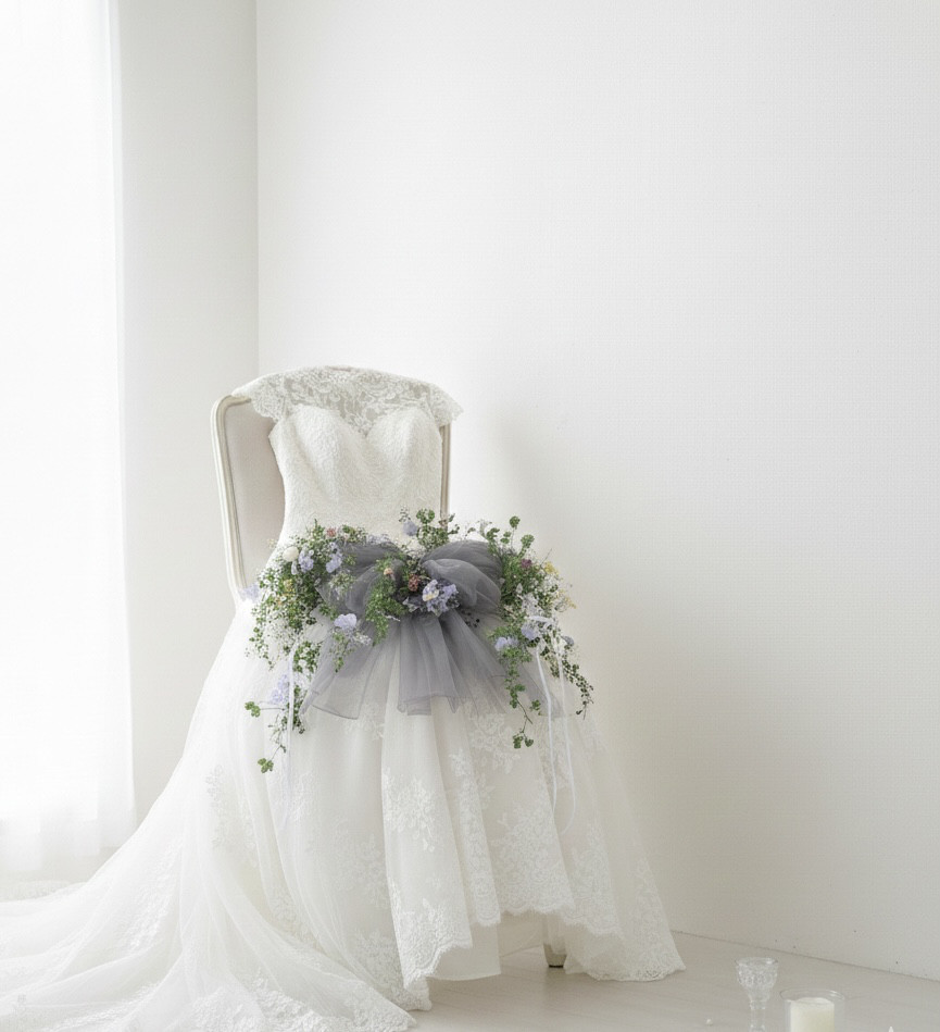 スモーキーグレーのリボン＆フラワー｜シックな大人アンティーク｜