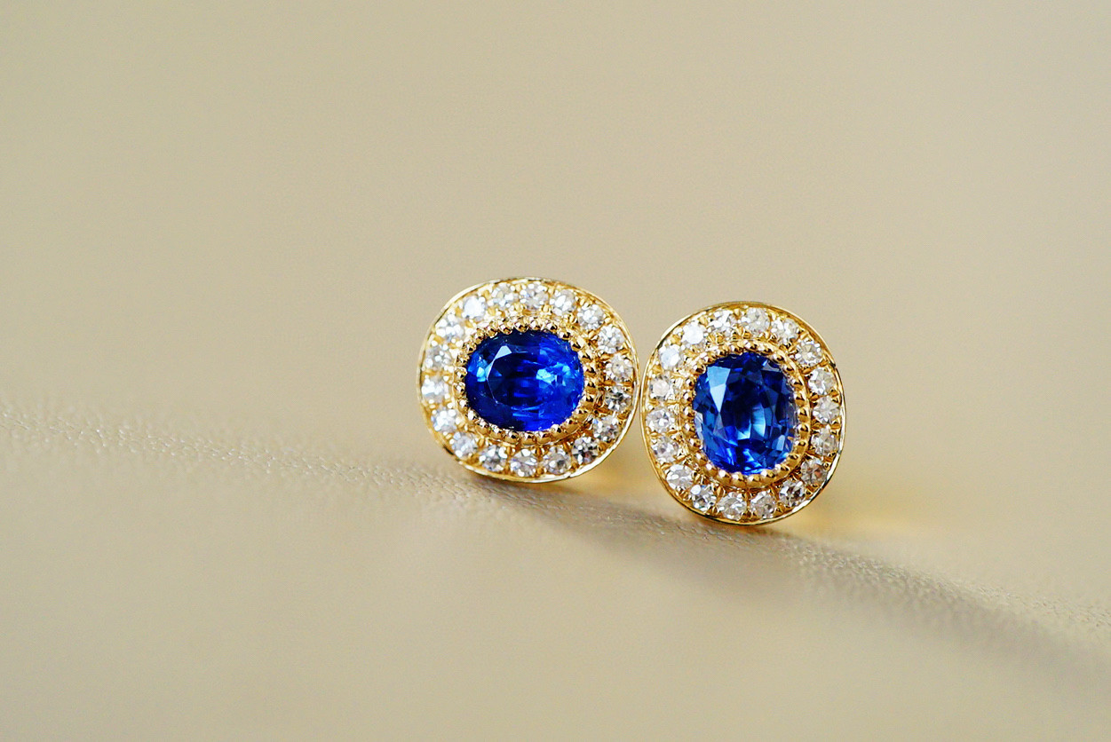 「新春」K18 天然矢車草の青サファイア　天然ダイヤモンド　成功　誠実　慈愛　9月誕生石　ピアス　計0.68ct