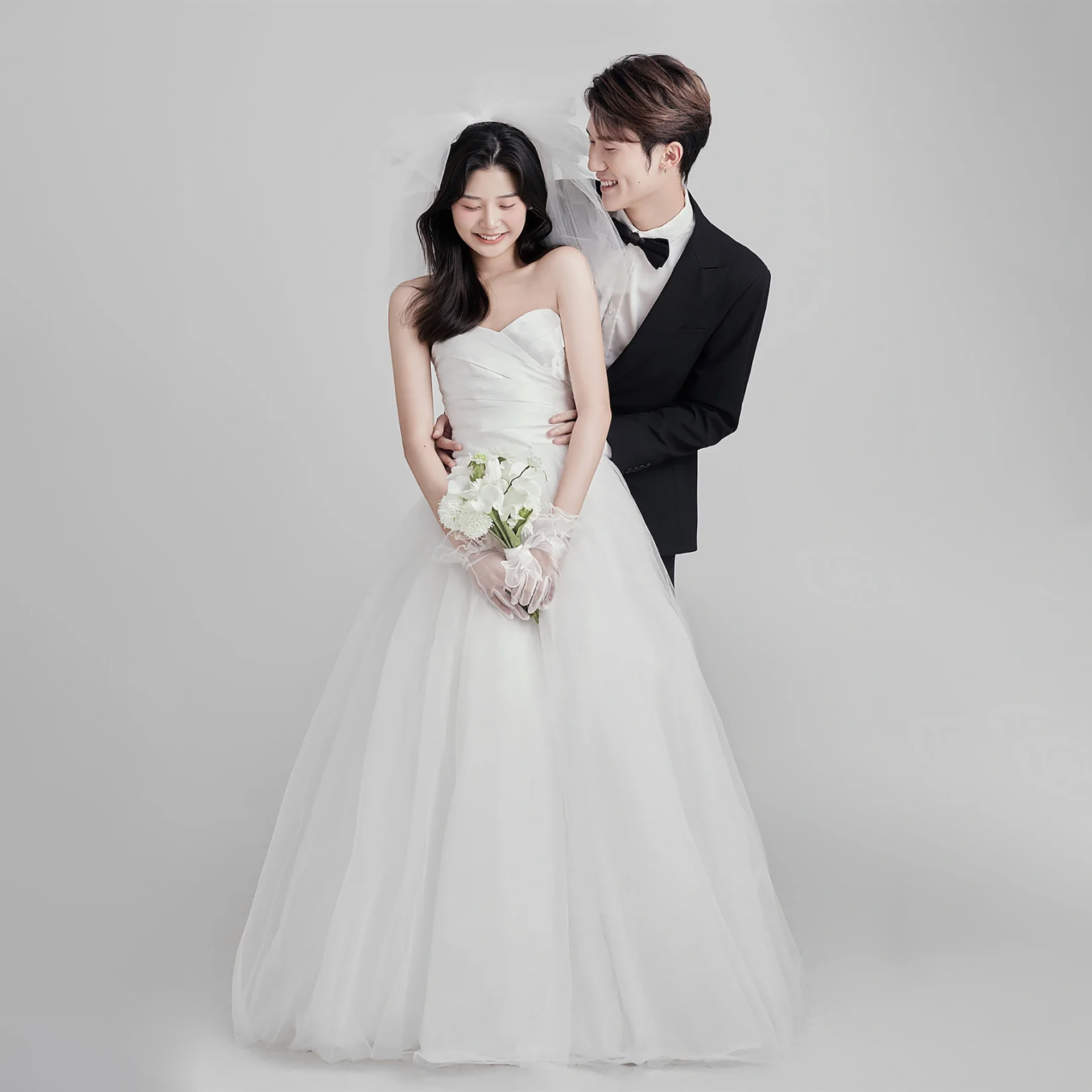 高級感 白 チュール ふわふわ オフショルダー ウェディングドレス シンプル 韓国風 花嫁 披露宴 前撮り HL1203