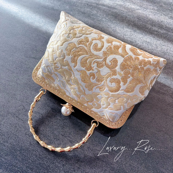 １月の新作♡京都西陣服部織物　最高級格の高い伝統柄絹の煌めき上品ゴールドパーティーバッグ帯バッグフォーマルバッグ 3枚目の画像