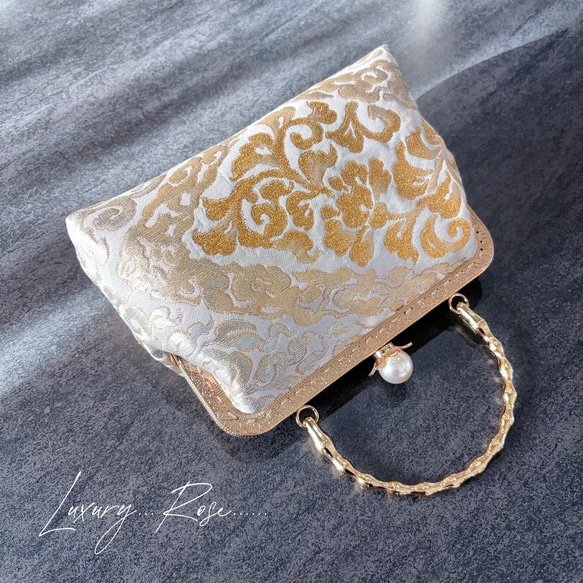 １月の新作♡京都西陣服部織物　最高級格の高い伝統柄絹の煌めき上品ゴールドパーティーバッグ帯バッグフォーマルバッグ 5枚目の画像